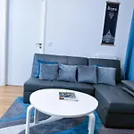 A 15 Mins De Paris Apartment