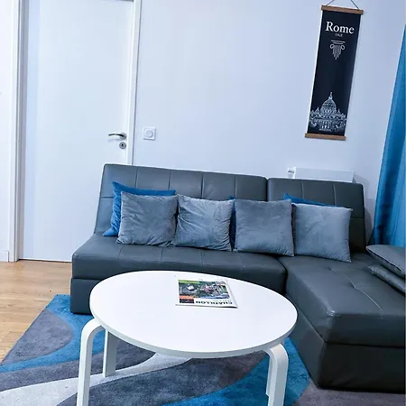 A 15 Mins De Paris Apartment